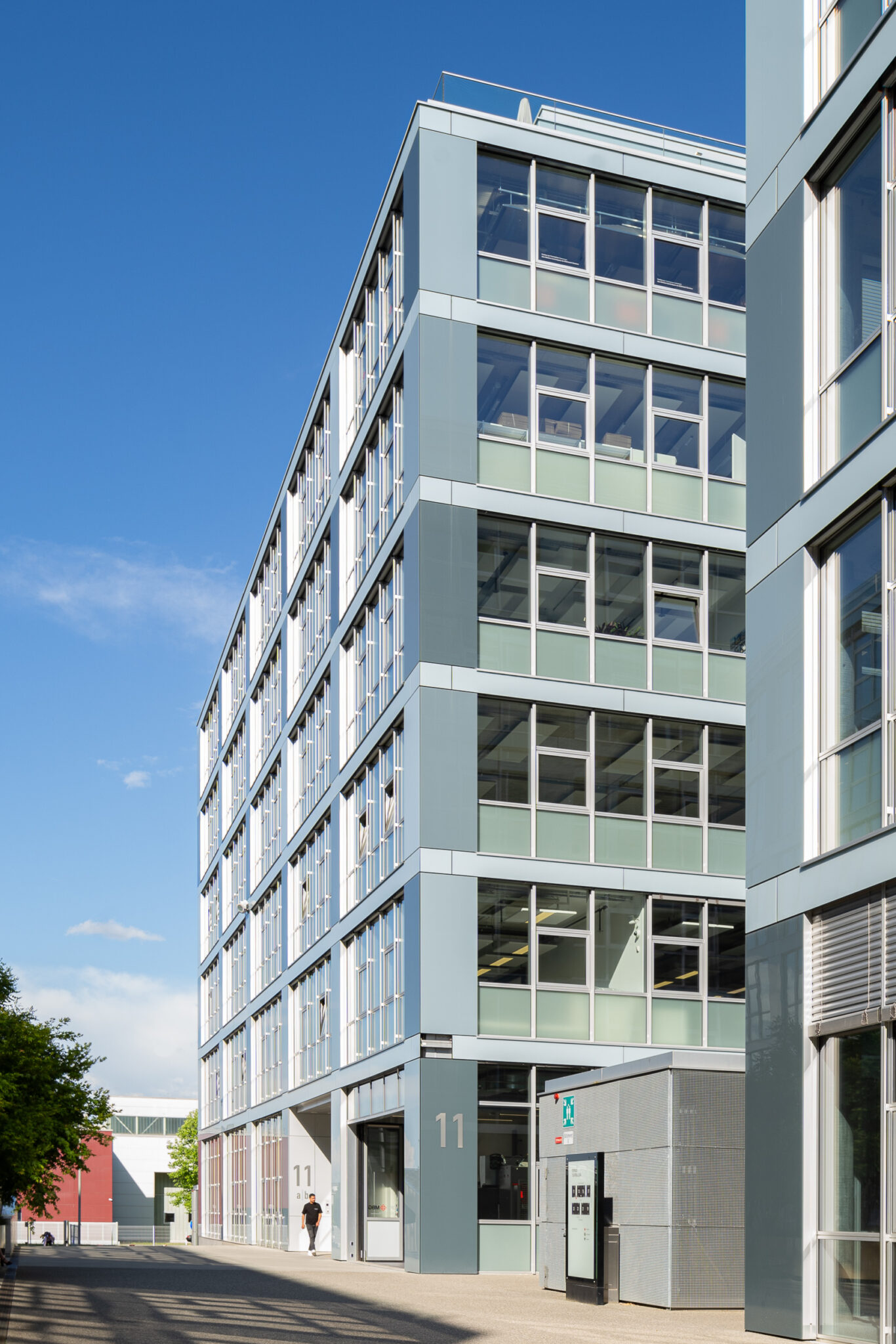 Vue extérieure de l'immeuble des bureaux de NIRU Swiss.