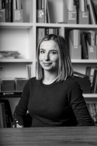 Pilote la conception des projets d'aménagement et coordonne le développement des solutions architecturales en veillant à répondre aux besoins des clients.